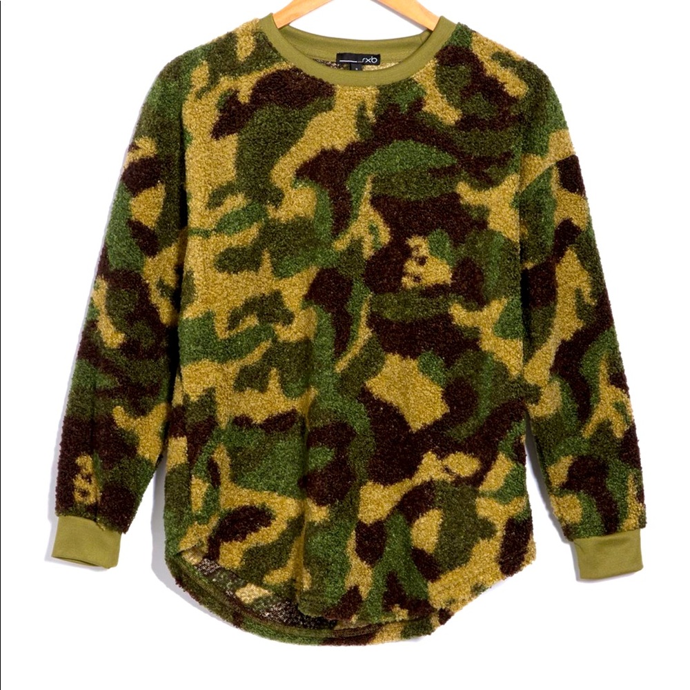 🏈🏈 NWT Boys  X- Large Camouflage Pull over